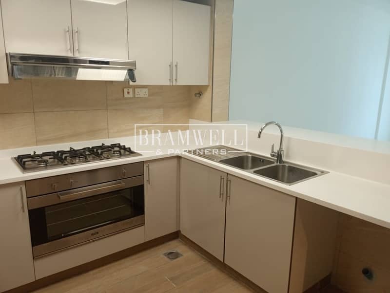 10 Spacious 1 Bedroom Apartment With Good View!