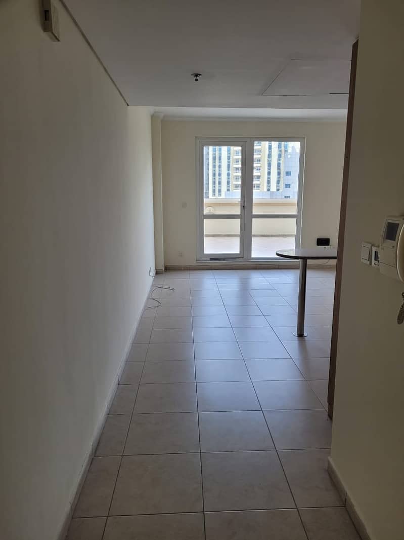 Huge Studio with Large Terrace Near Metro Station