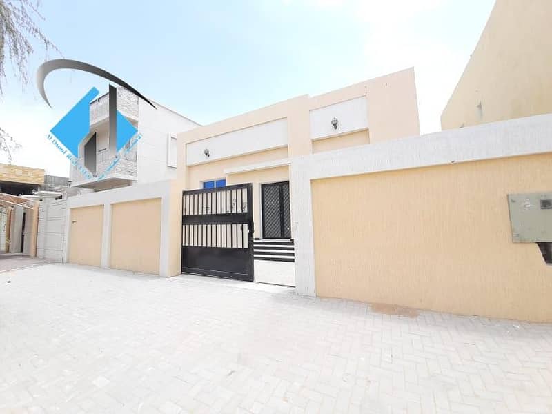 For sale, a modern villa in the Emirate of Ajman, Al-Yasmeen area, high-quality finishes, very close to the neighboring street and opposite Al-Rahmaniyah, Sharjah, and close to Mohammed bin Zayed