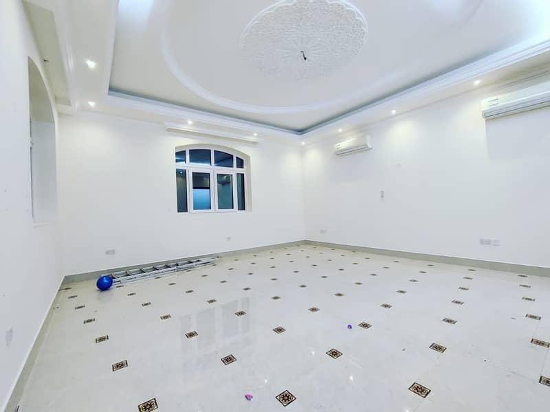 Luxurious Apartment 3 Bedrooms Majlis Maidroom in Villa at Baniyas
