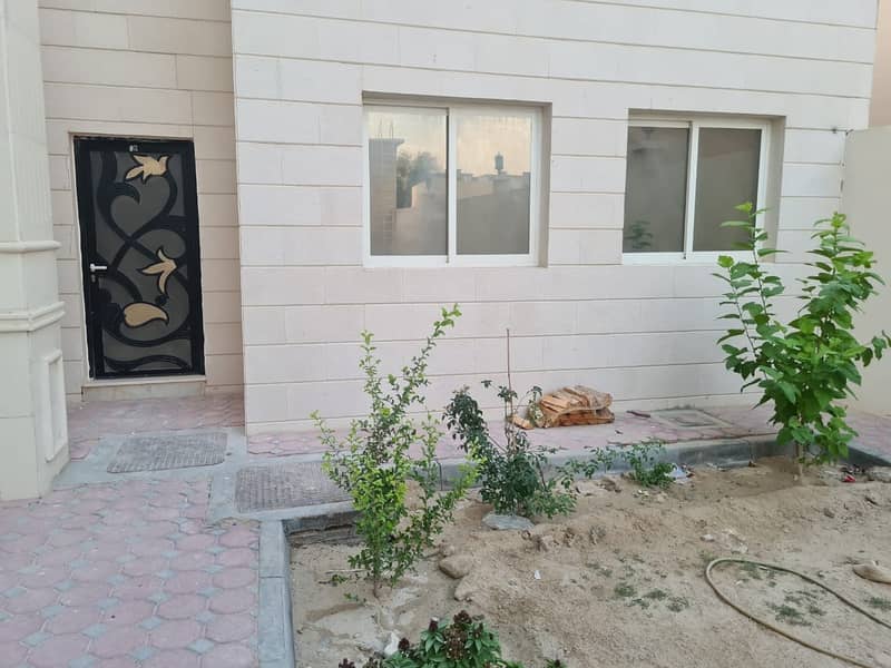 Extension of 3 rooms and a hall for rent in Shakhbout