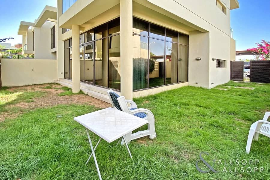 2 3 Bedrooms Villa | End Unit | Landscaped