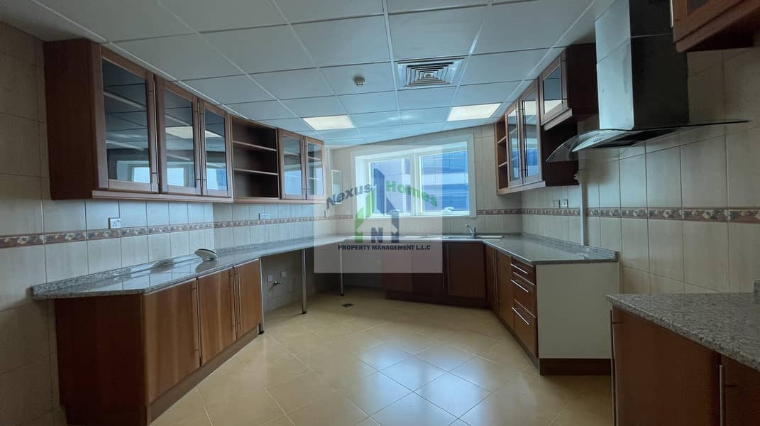 7 4BR with Maid's Room + Private Parking in Corniche
