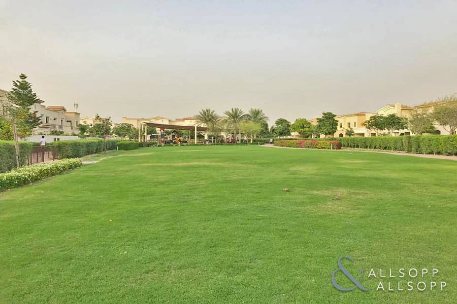 15 3 Beds | Corner Plot | Landscaped Garden