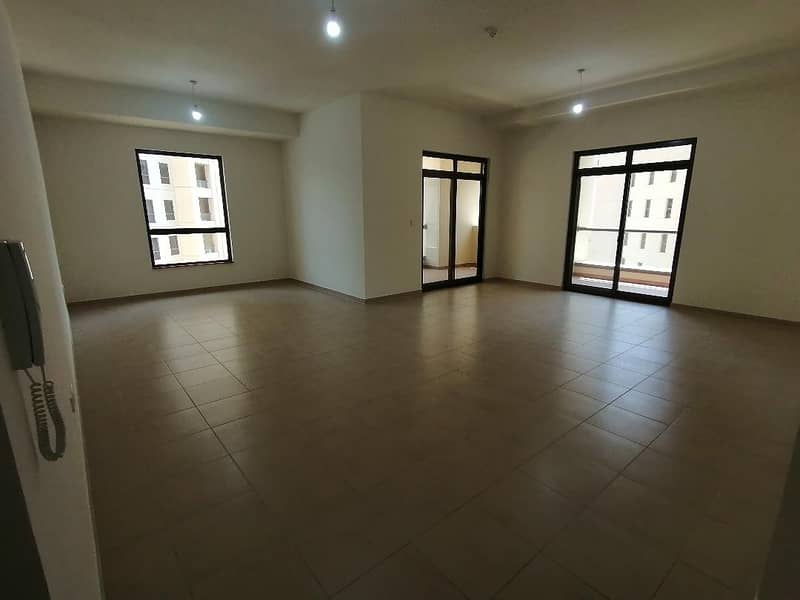 Jbr,  large 2 b/r with 2  months free , no commission , large balcony, large kitchen