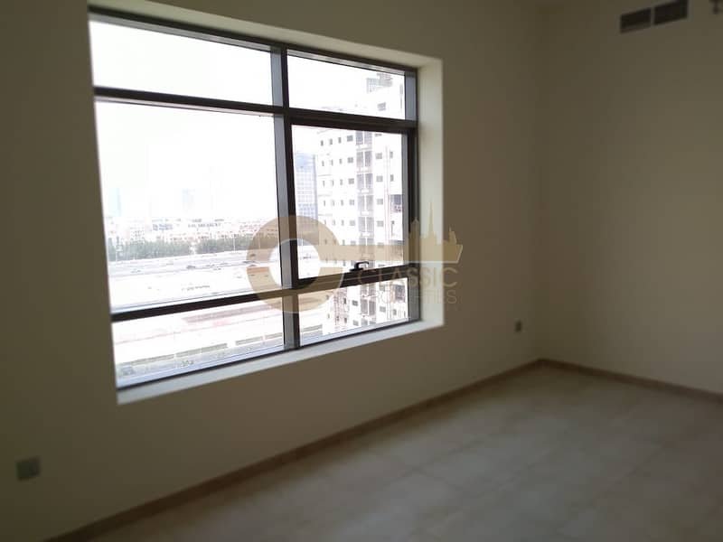 20 Spacious 2bed |Free Chiller | Hamza Tower