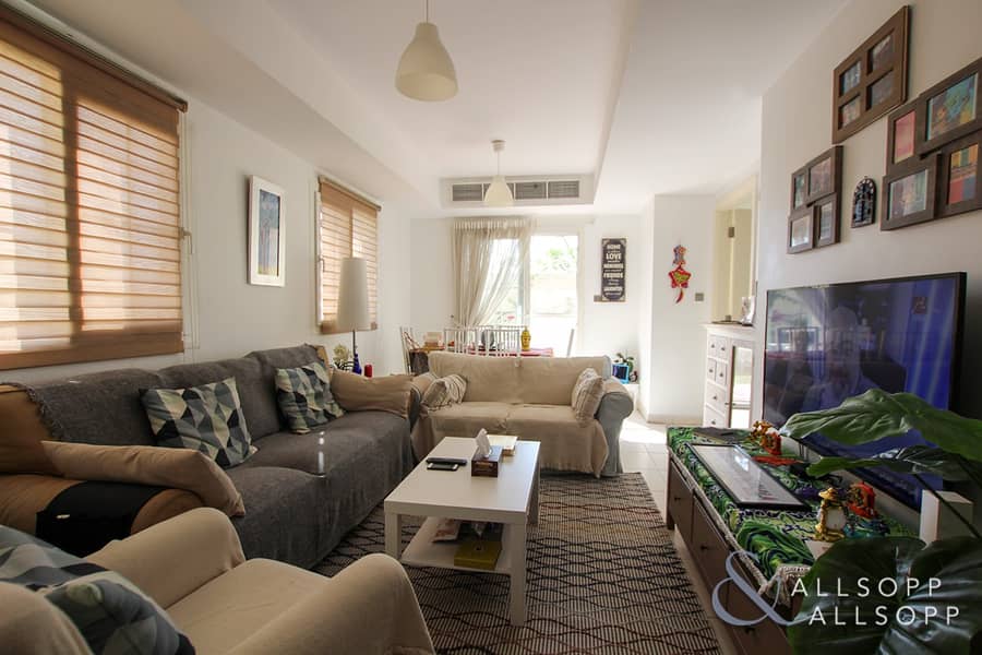 8 Single Row | Close to Pool and Park | 2 Beds