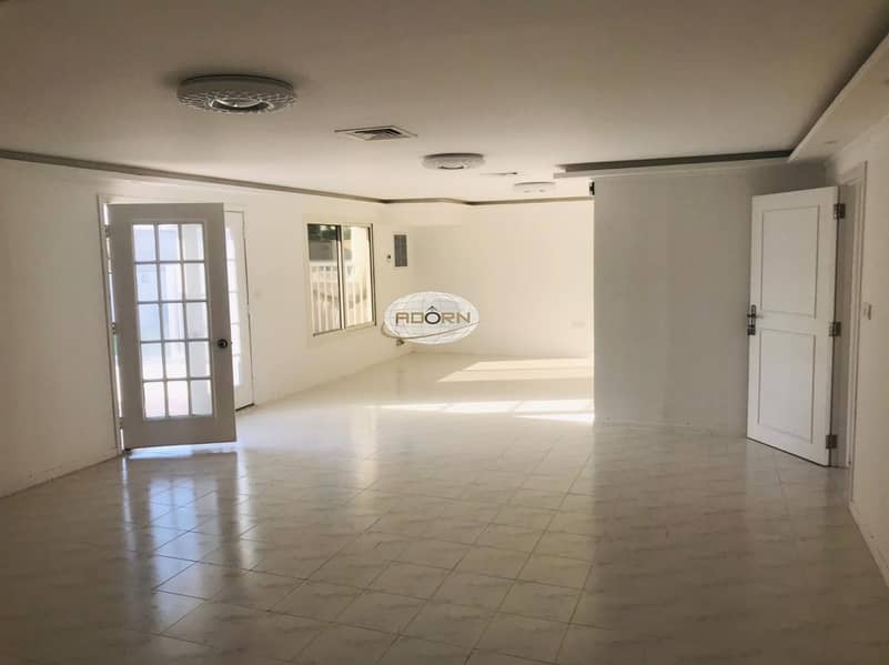 9 Renovated 4 bedroom single story villa with pvt garden /pool jumeira 2