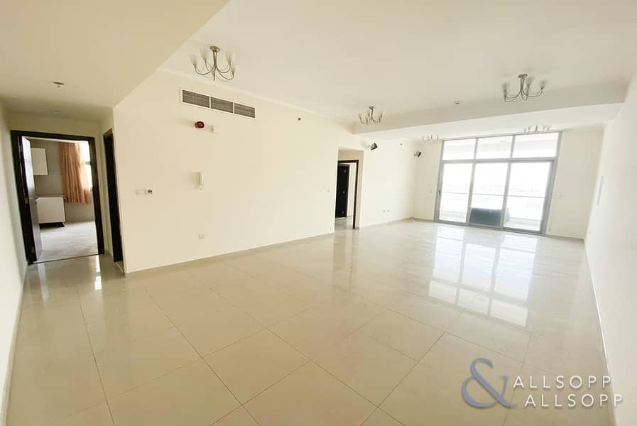 Large 2 Bed | 1490 Sqft | Vacant| Balcony