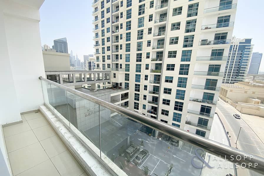 8 Large 2 Bed | 1490 Sqft | Vacant| Balcony