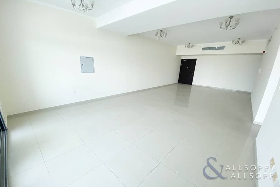 11 Large 2 Bed | 1490 Sqft | Vacant| Balcony