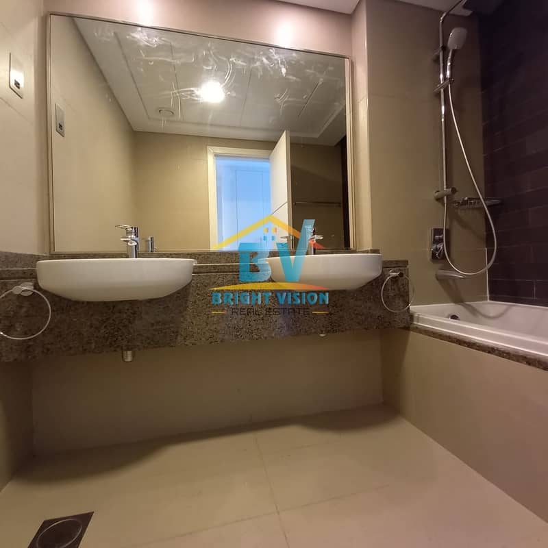 21 Luxury Apartment 2bhk Sea view With Balcony Maid And Facilities