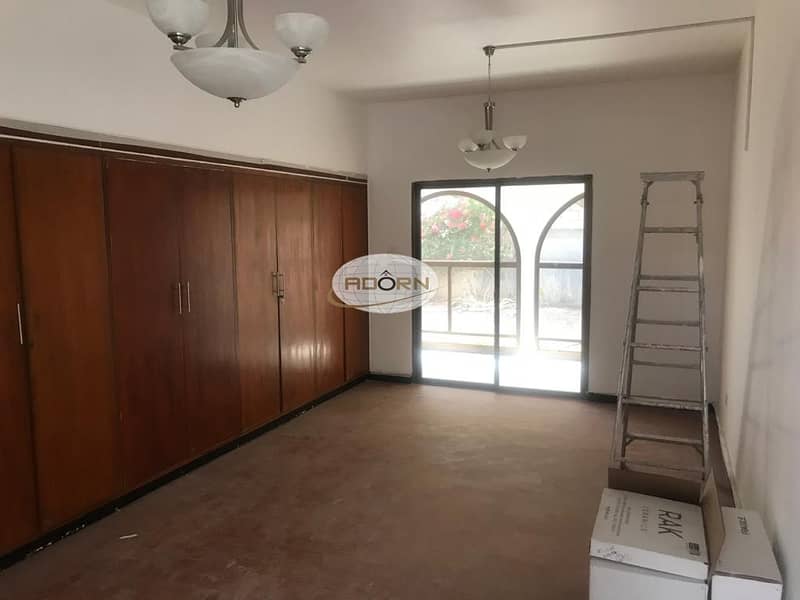 17 One month free Nice 3 bedroom /single story villa  with private garden jumeira 2