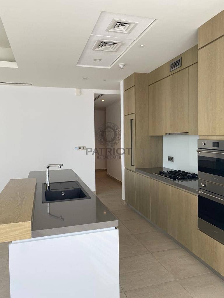 10 Brand New 1 bedroom Apartment | burj Al Arab and sea  View| Corner unit