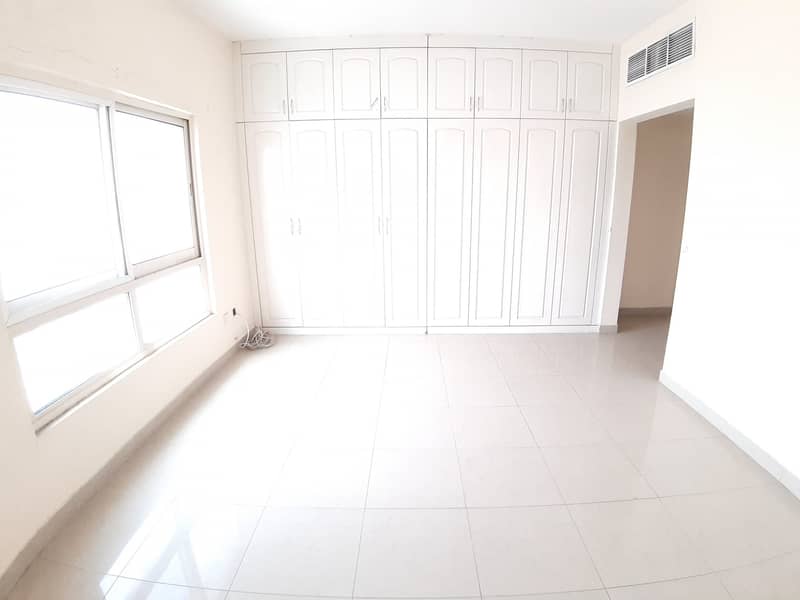 Specious 3/Bedroom/Flat 4/Bathroom Master Room Maid Room Balcony 45/Days Free Prime Location in Muwaileh Sharjah