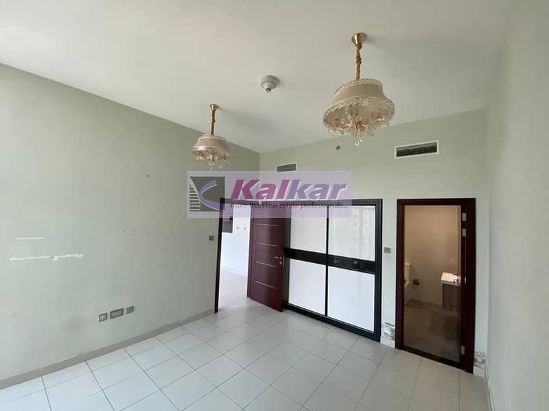 12 Glitz 2 - Dubai Studio City -  Clean and neat 1 B/R available for immediate rent   - AED.  34 K