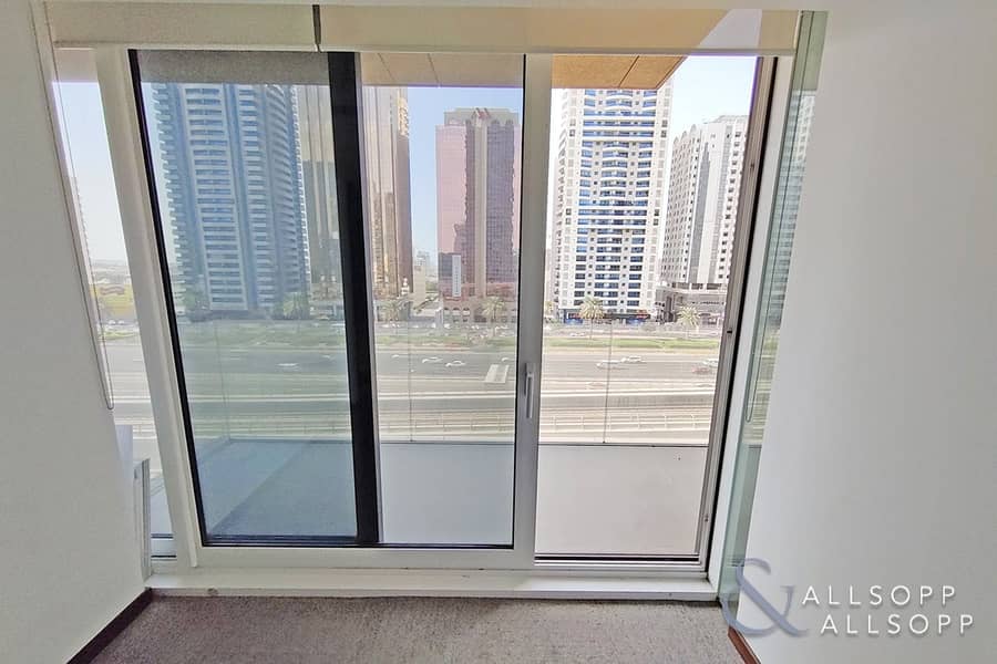 21 Partitioned Unit | With Balcony | Close to Metro