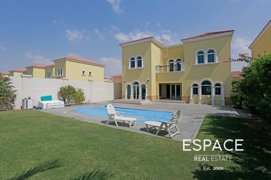 Well Maintained | 3 Bedrooms Small | Private Pool