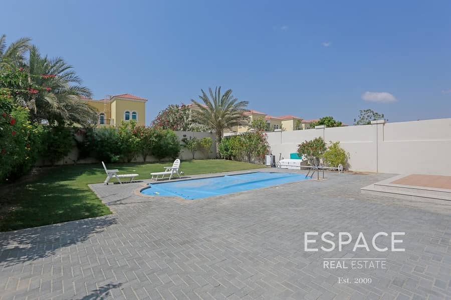 13 Well Maintained | 3 Bedrooms Small | Private Pool