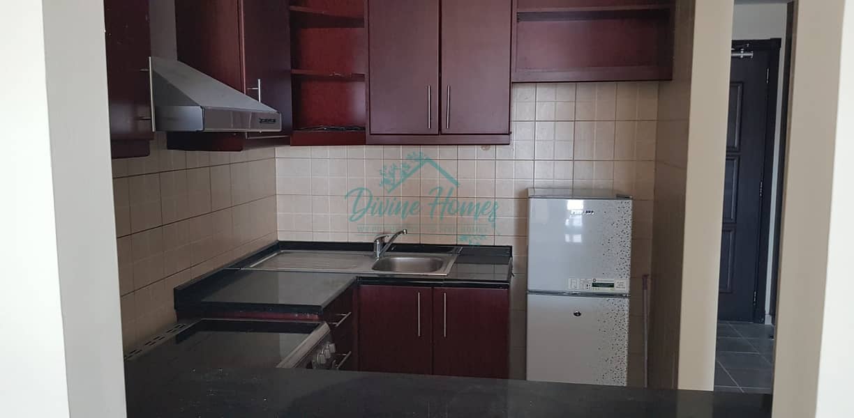 6 Furnished | Flexi Chqs | Walking Distance to Metro | Well Maintained