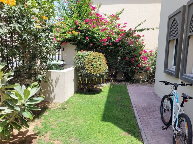 28 4Bed+ Maid's | Private Pool | Huge Garden Area