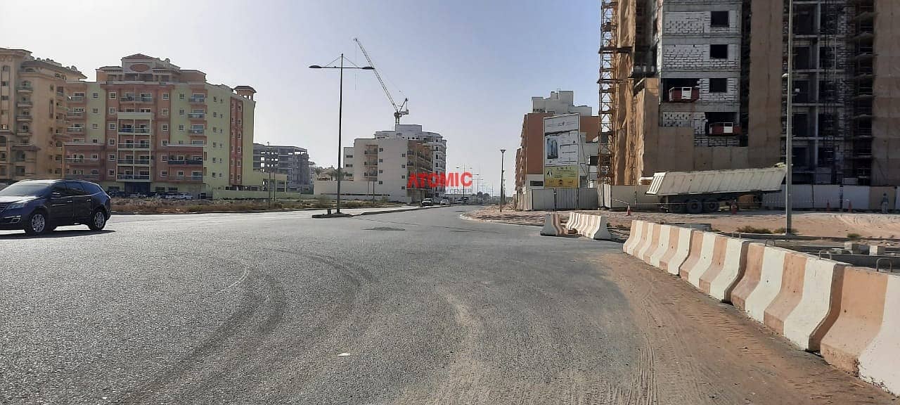 17 FOR SALE CORNER BUILDING  PLOT  - HOT LOCATION - PHASE 2 - 3 MILLION .