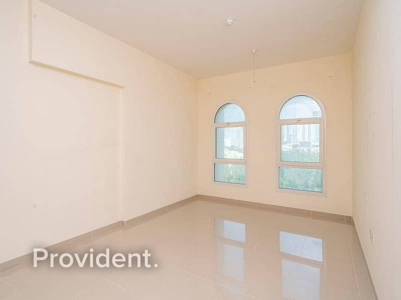 16 Exclusive | Well Maintained | Massive Apartment