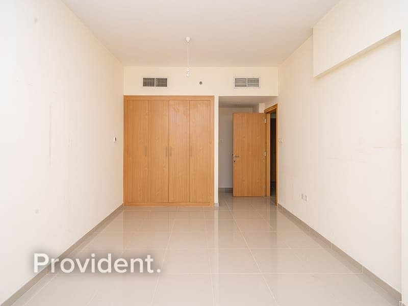 19 Exclusive | Well Maintained | Massive Apartment