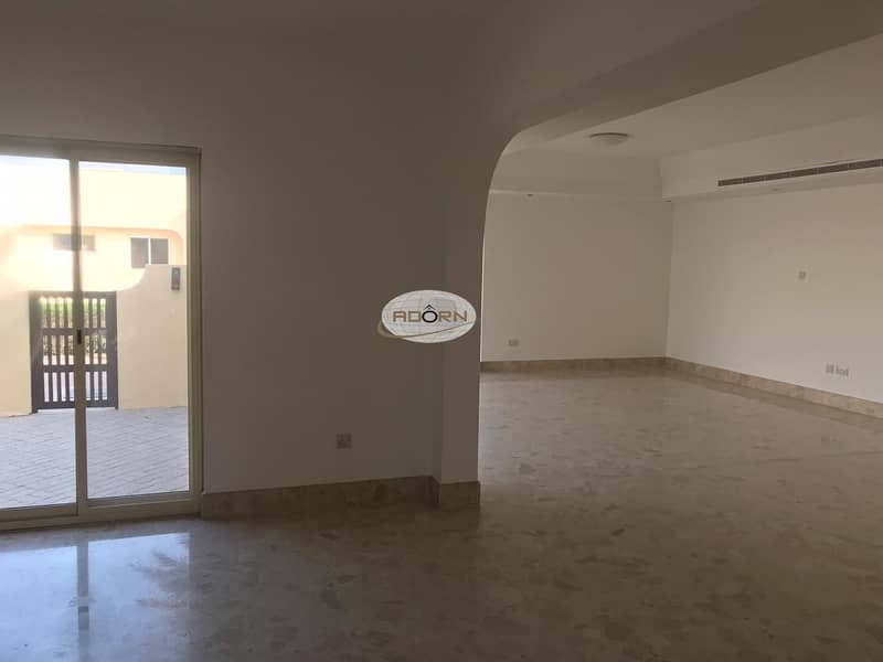 4 Nice 3bedroom plus maid single storey villa in Jumeirah