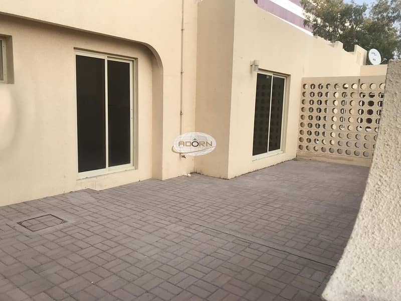 14 Nice 3bedroom plus maid single storey villa in Jumeirah