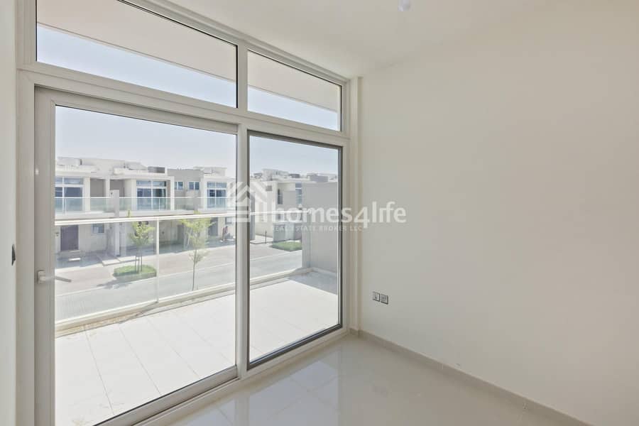 14 INVEST IN YOUR OWN 4 BEDROOMS TOWNHOUSE IN DAMAC HILLS READY COMMUNITY