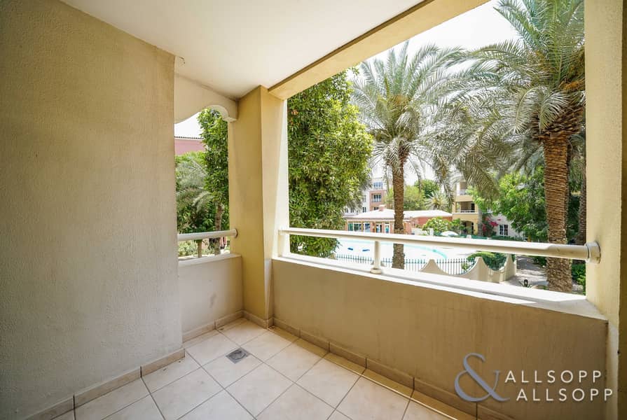 18 Exclusive | Pool View | Upgraded | 1 Bed