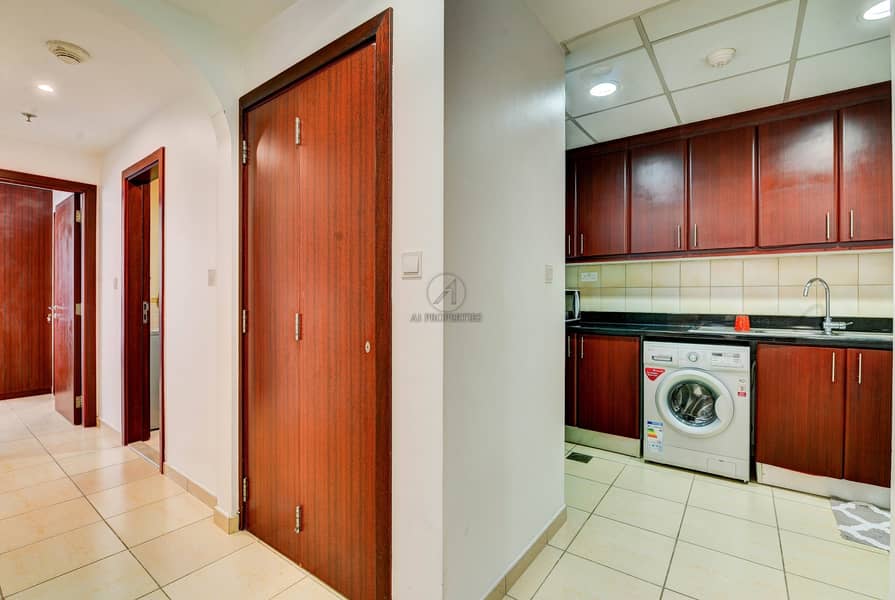 5 Upgraded 1 BR - High Floor - Prime Location