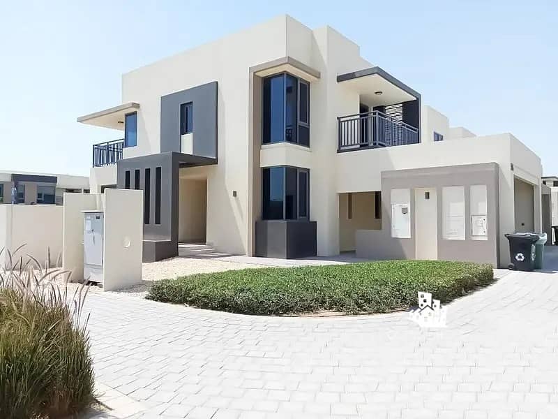 Exquisite Design | Massive 5BED |Closest to Park