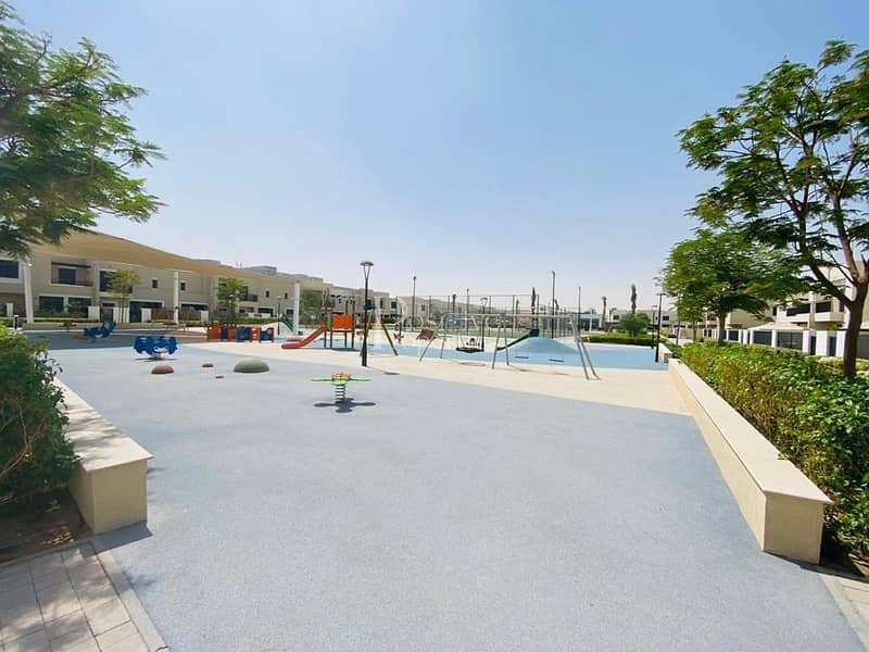Single Row| Excellent Location | Vacant Single Row| Excellent Location | Vacant