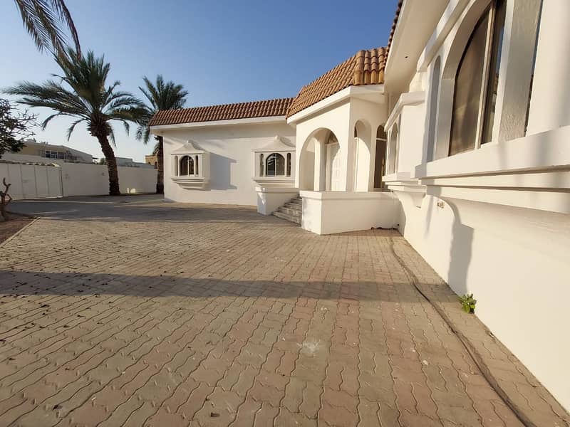 Spacious 6 Bedrooms luxury Villa is avaiable for sale in Al Azra, Sharjah for 2,500,000 AED