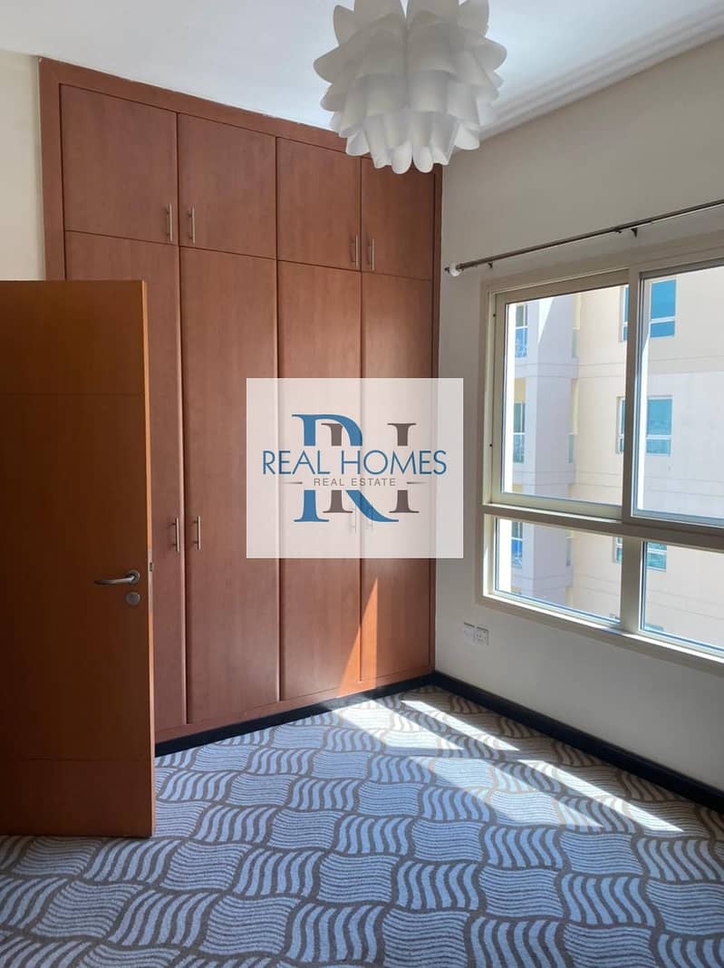2 Vacant Unit 2 bedroom with Study! Pool View!