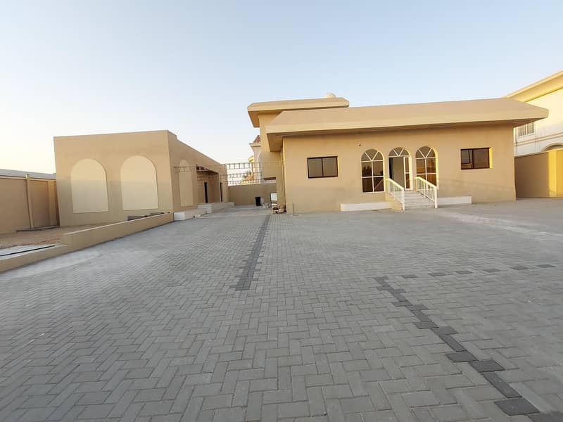 Ready to move villa 4bedroom  Al azra,shariah with 3master room/huge hall