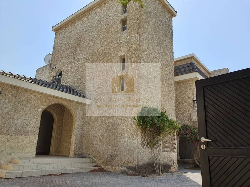 17 JUMEIRAH 2 | 3BR + MAIDS COMPOUND VILLA | FOR - RENT