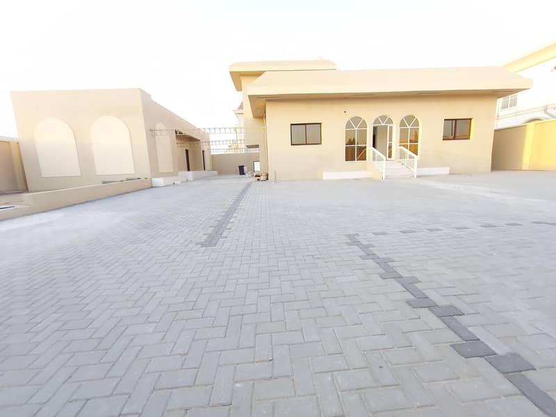 Spacious 4bwdroom  villa Al sharqan,sharjah with master bedroom/maderoom