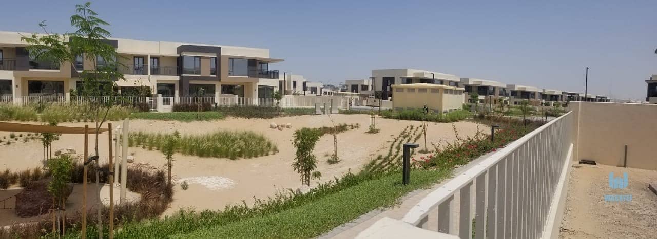 4 Modern 4bedroom Villa in Dubai hills!! ready to move  good location. .