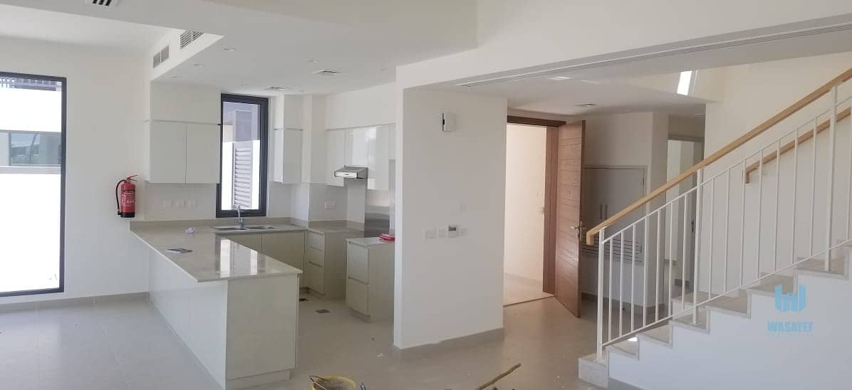 15 Modern 4bedroom Villa in Dubai hills!! ready to move  good location. .