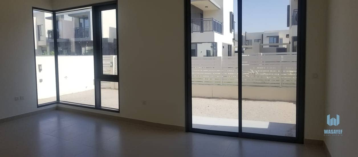 17 Modern 4bedroom Villa in Dubai hills!! ready to move  good location. .