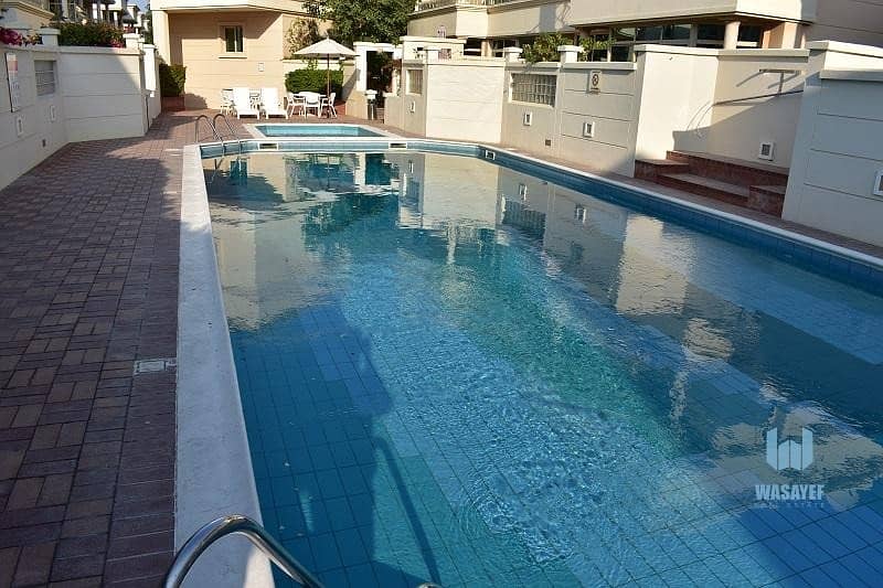 23 Spacious 4 Bed Big Private Garden Area! Shared Pool  & Gym!