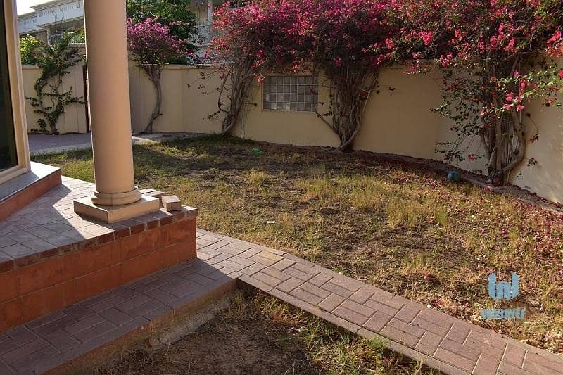 24 Spacious 4 Bed Big Private Garden Area! Shared Pool  & Gym!