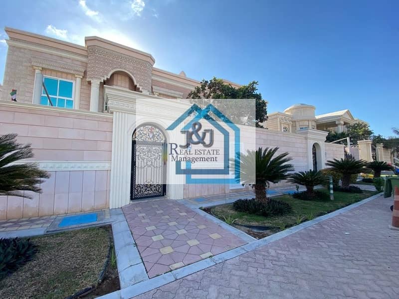 2 Private Entracnce | Spaccious 7 BR Villa in City
