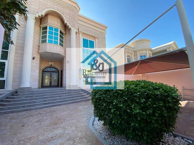 9 Private Entracnce | Spaccious 7 BR Villa in City