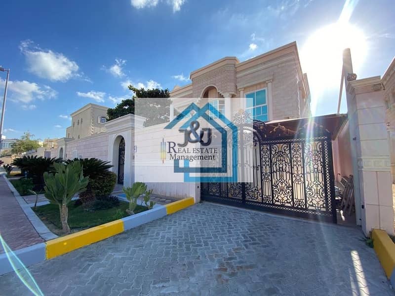 15 Private Entracnce | Spaccious 7 BR Villa in City