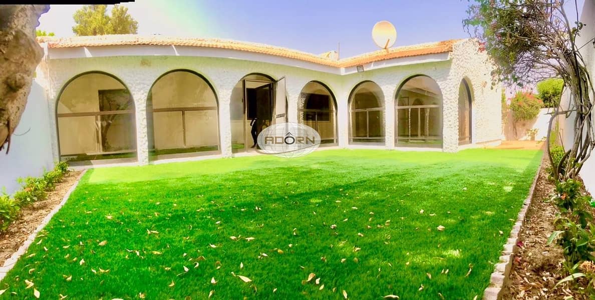 One month free Nice 3 bedroom /single story villa  with private garden jumeira 2