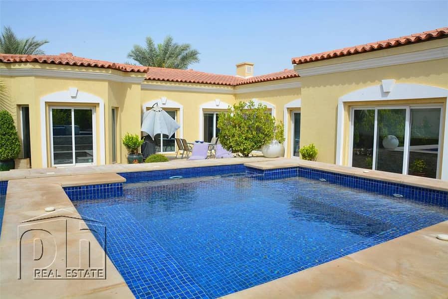 Beautifully Presented Bungalow With Private Pool
